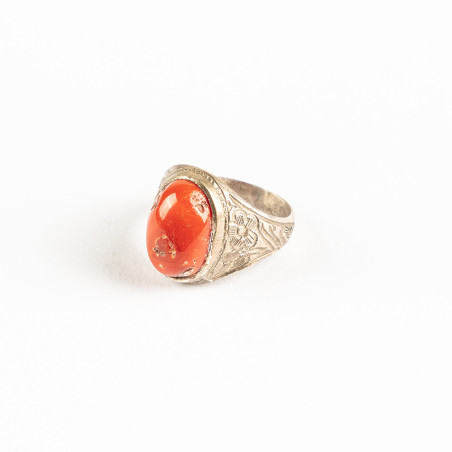 Bague chevalière en argent avec cabauchon corail rouge